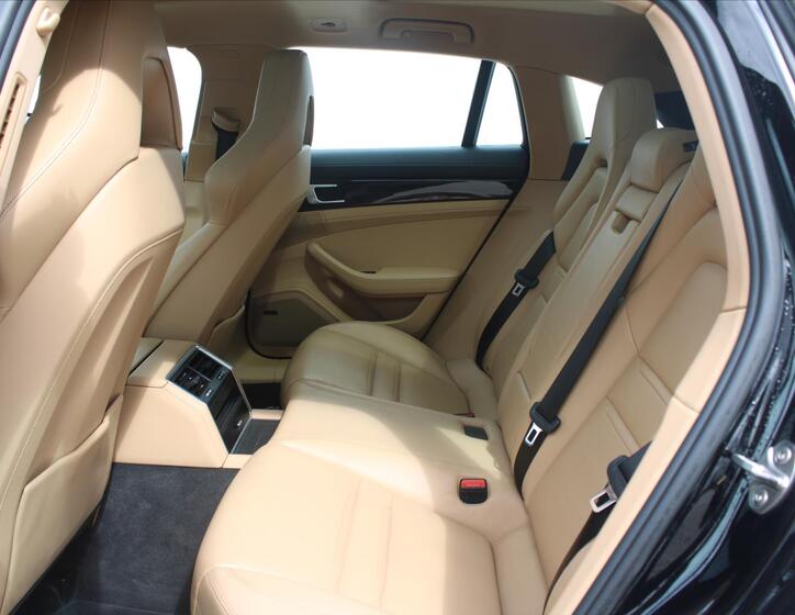 Porsche Panamera 11