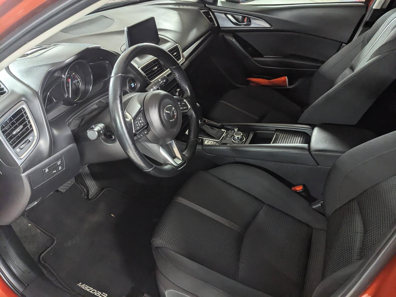 Mazda 3 8