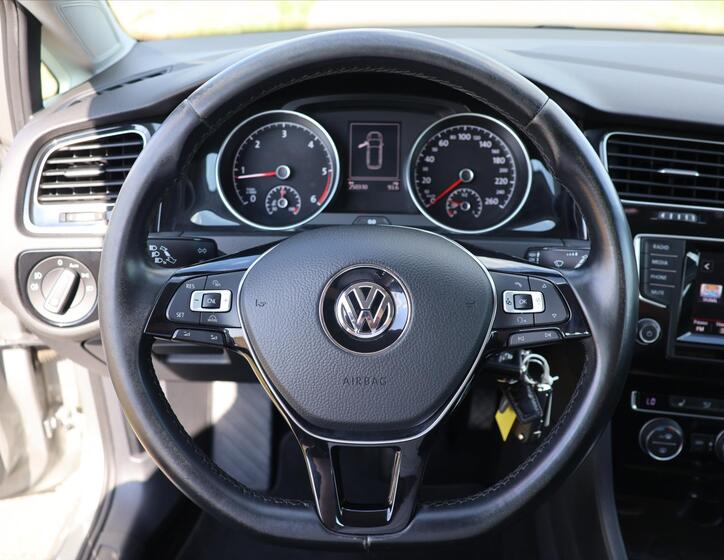 Volkswagen Golf 17