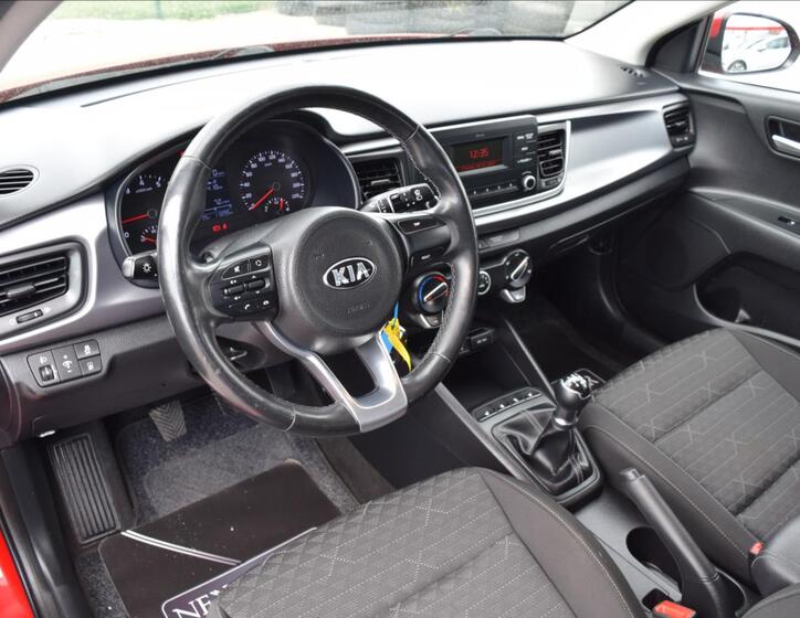 KIA Rio 16