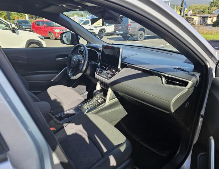 Toyota Corolla Cross 14