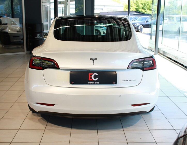 Tesla Model 3 5