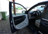 Chrysler Town & Country 11