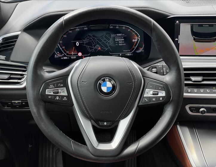 BMW X5 8