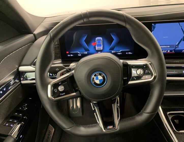 BMW i7 12