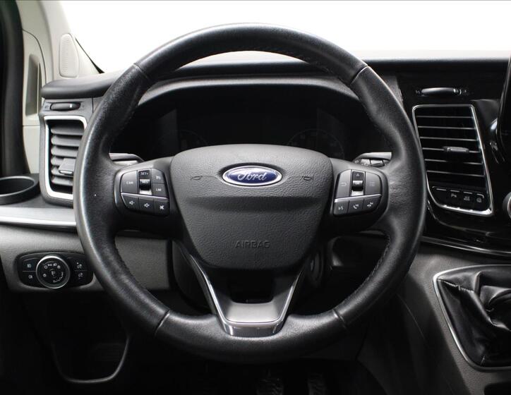 Ford Tourneo Custom 19