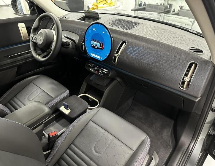 Mini Countryman 9