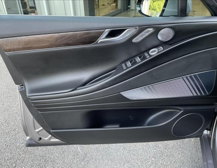 Hyundai Genesis 8