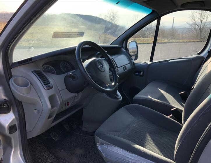 Opel Vivaro 9