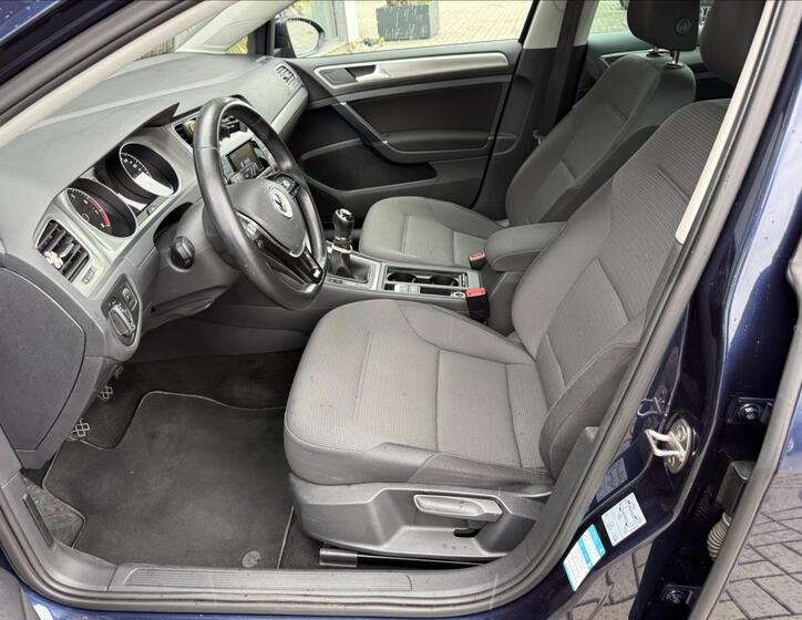 Volkswagen Golf 10