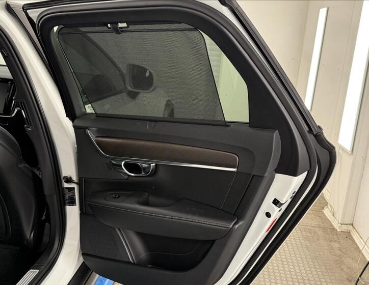 Volvo V90 33