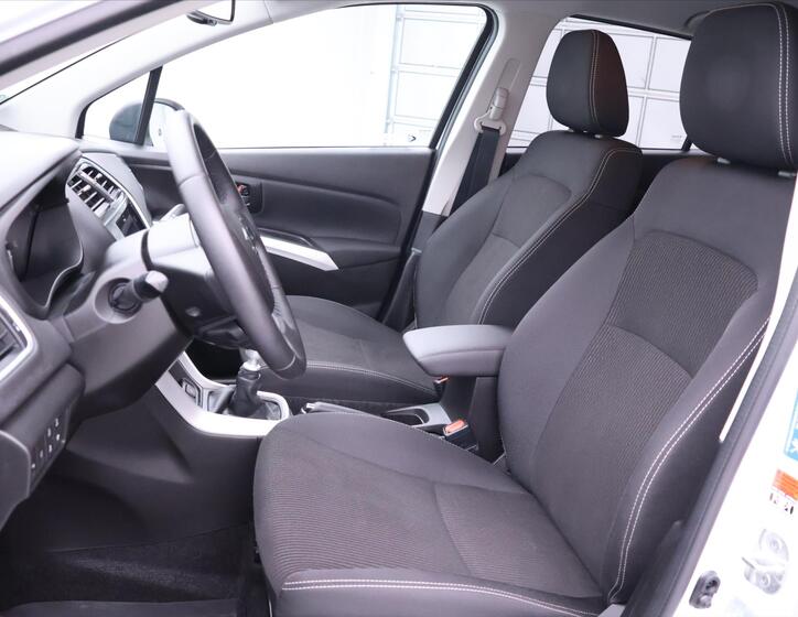 Suzuki SX4 S-Cross 11