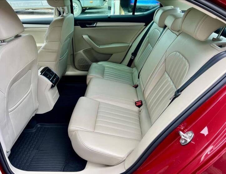 Škoda Superb 12