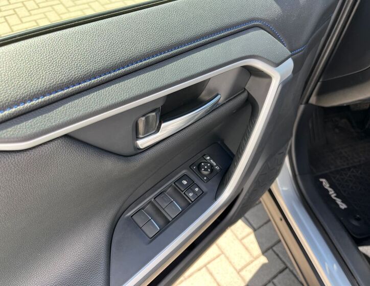 Toyota RAV4 12