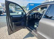 Porsche Macan 8
