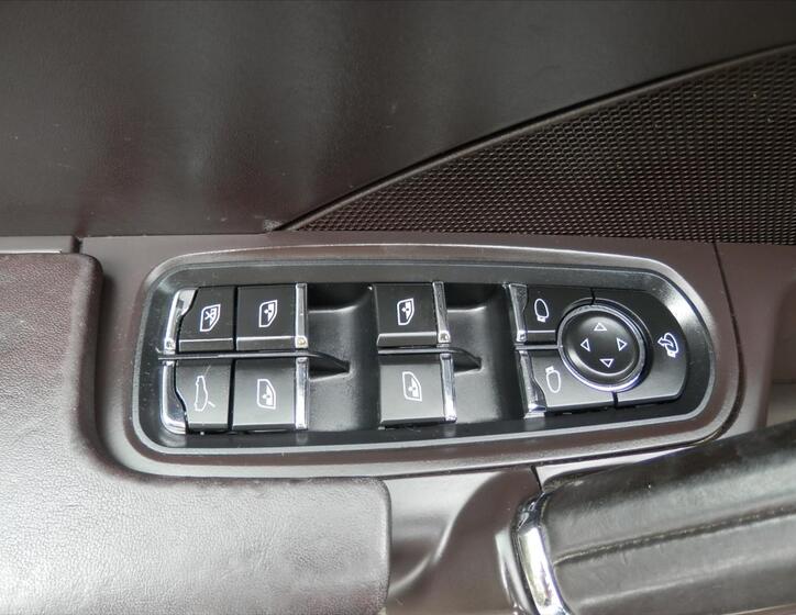 Porsche Cayenne 24