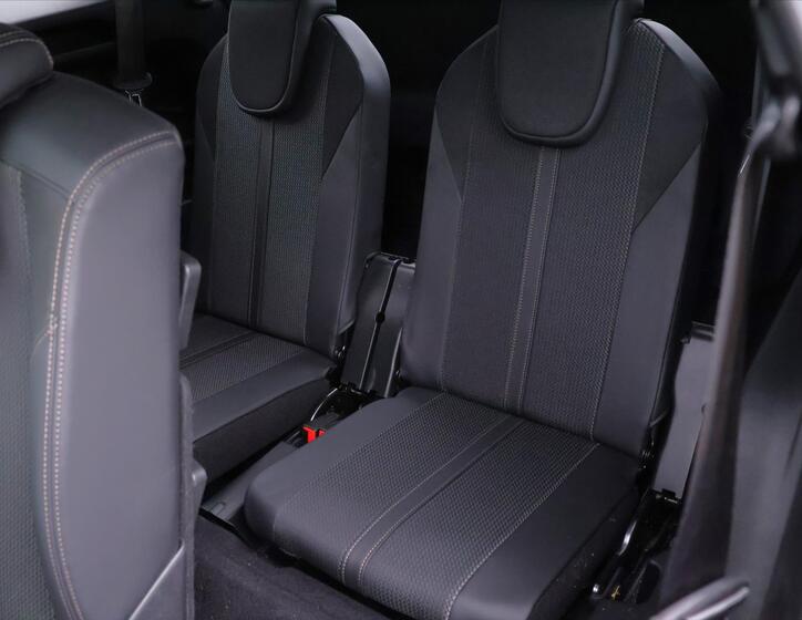 Peugeot 5008 17