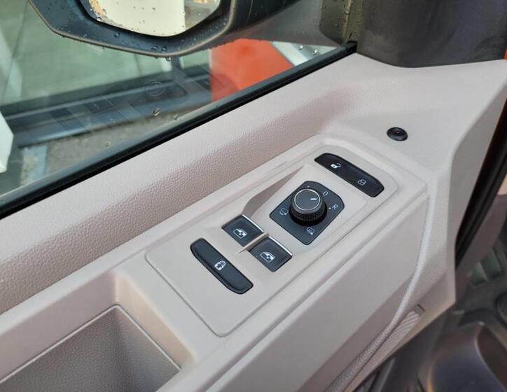 Volkswagen Multivan 12