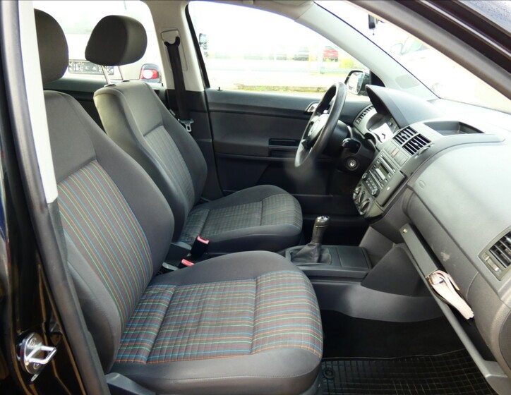 Volkswagen Polo 11
