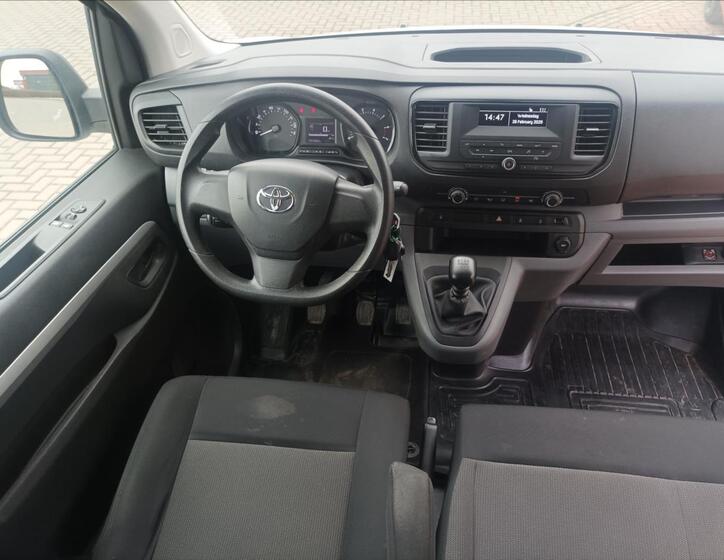 Toyota ProAce 9