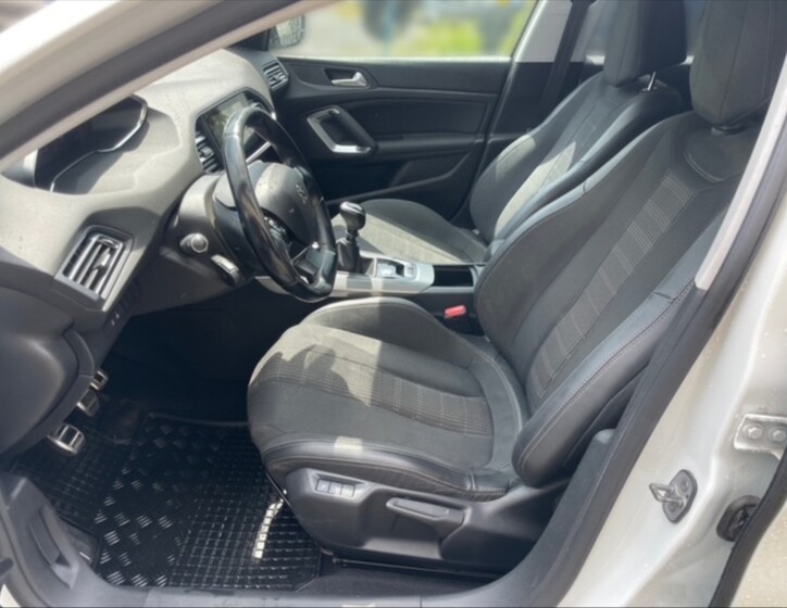 Peugeot 308 7