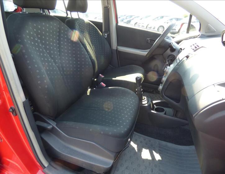 Toyota Yaris 32