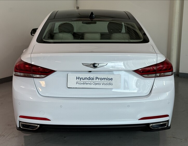 Hyundai Genesis 5