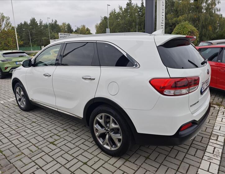 KIA Sorento 4