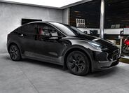 Tesla Model Y 4