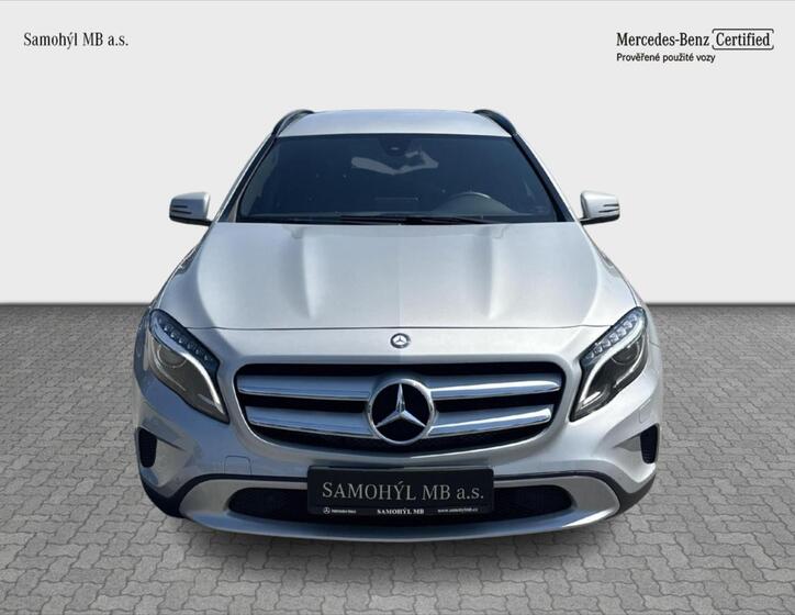 Mercedes-Benz GLA 8