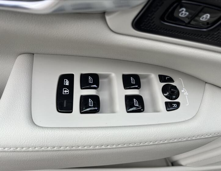 Volvo S90 19
