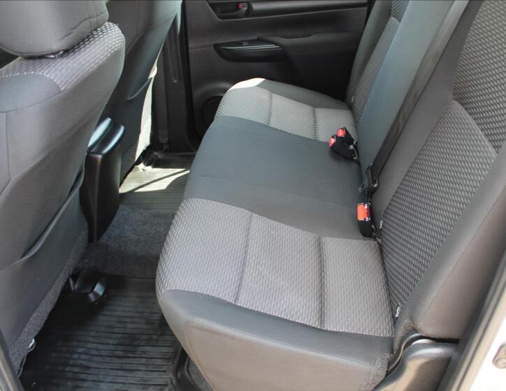 Toyota Hilux 8