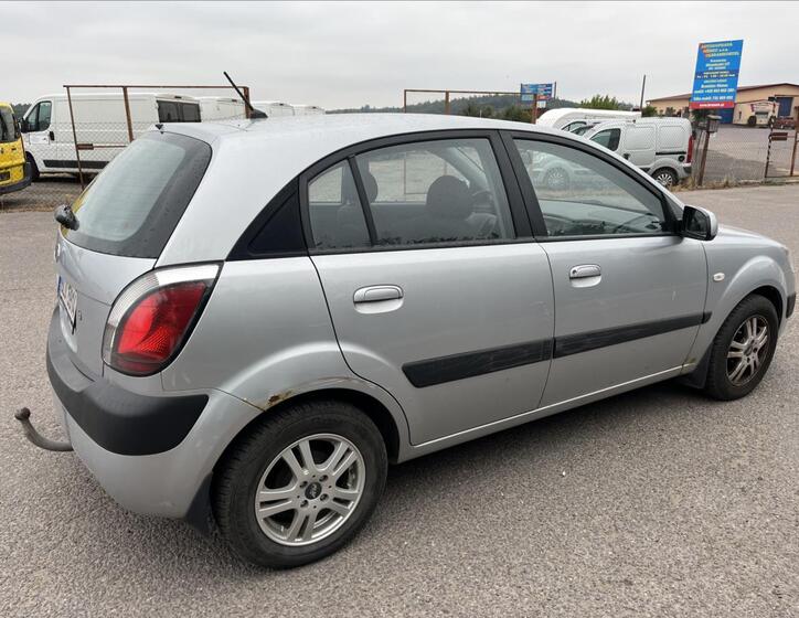 KIA Rio 5