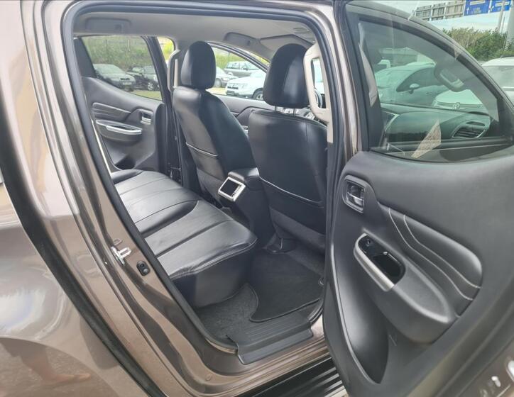 Mitsubishi L200 11