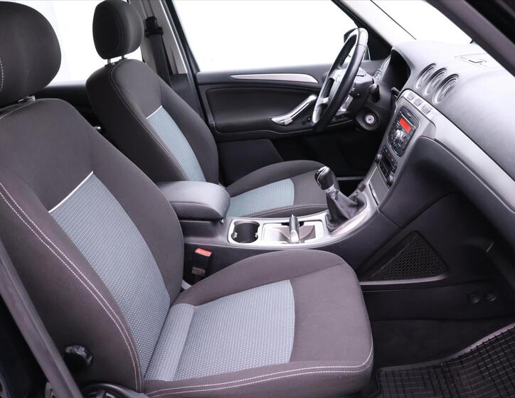 Ford Galaxy 14