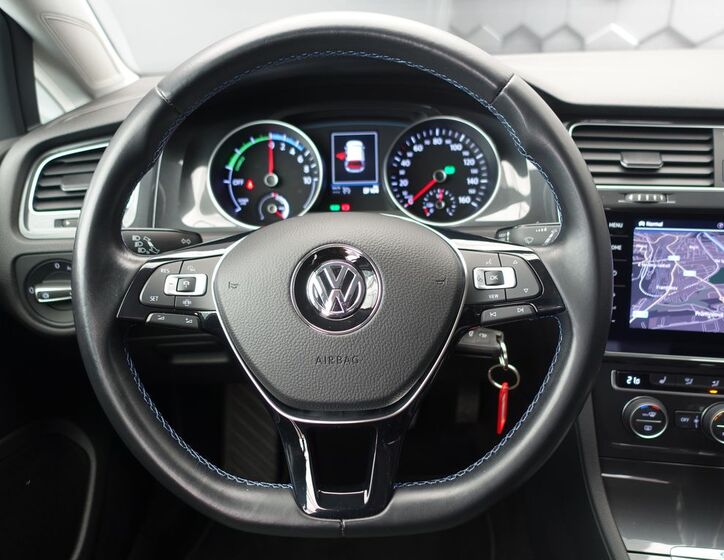 Volkswagen Golf 9