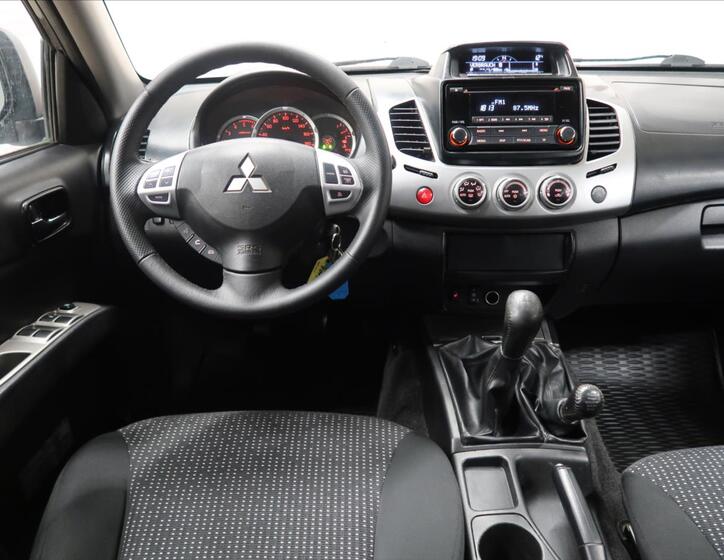 Mitsubishi L200 24
