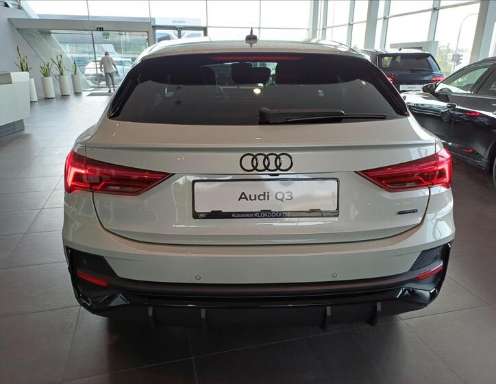 Audi Q3 6