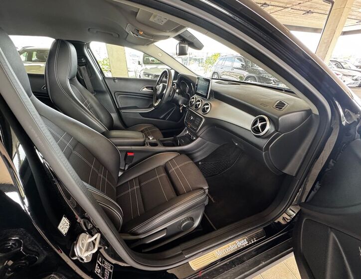 Mercedes-Benz 220 11