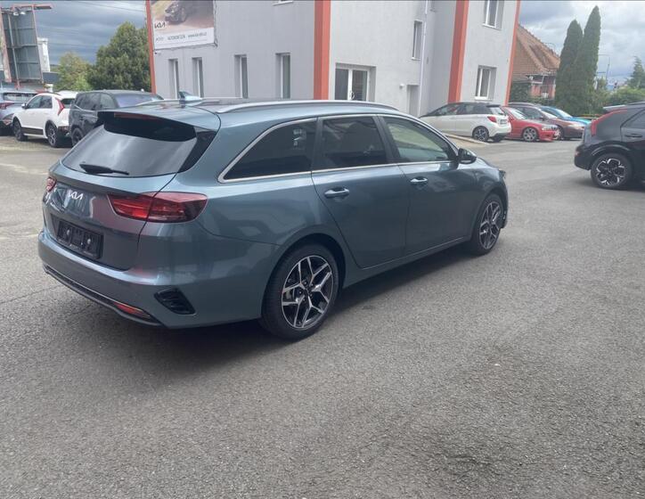 KIA Ceed 4