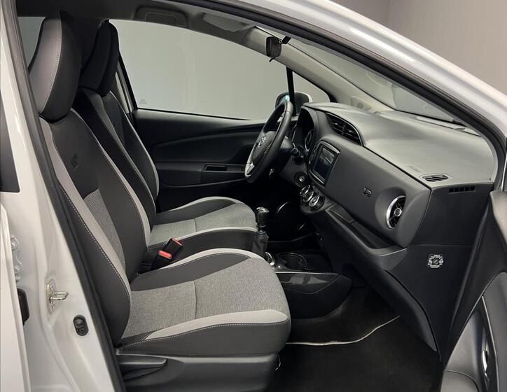 Toyota Yaris 8