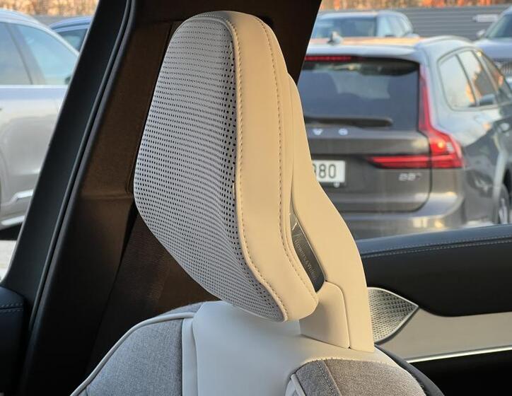 Volvo EX90 12