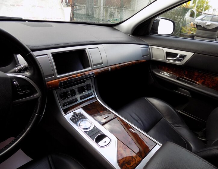 Jaguar XF 24