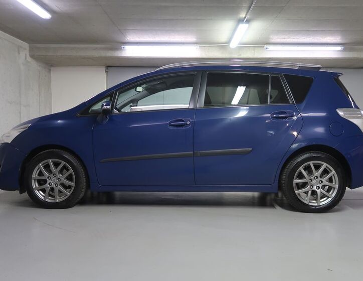 Toyota Verso 8