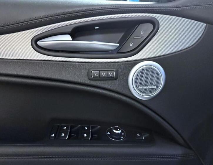 Alfa Romeo Stelvio 9