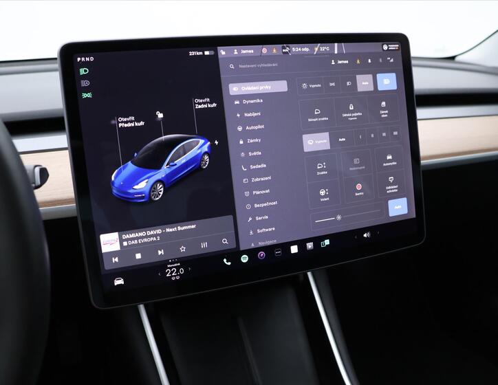 Tesla Model 3 21
