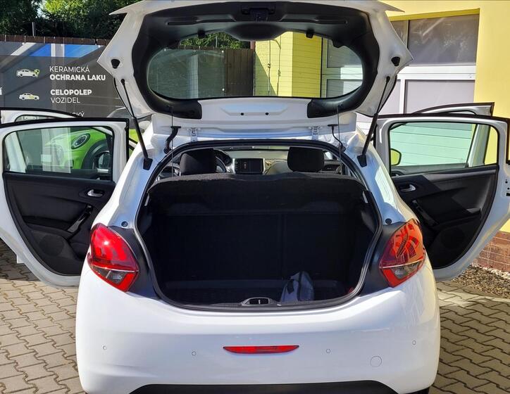 Peugeot 208 11