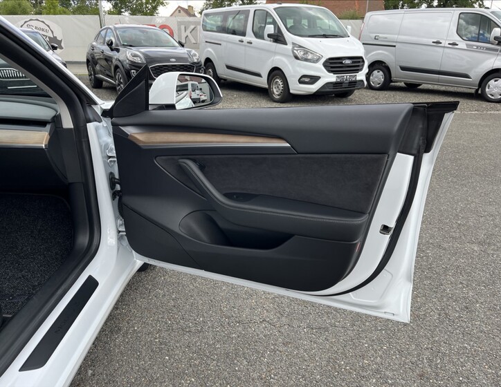 Tesla Model 3 51