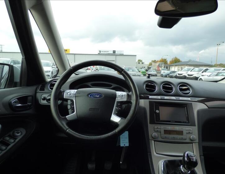 Ford Galaxy 13