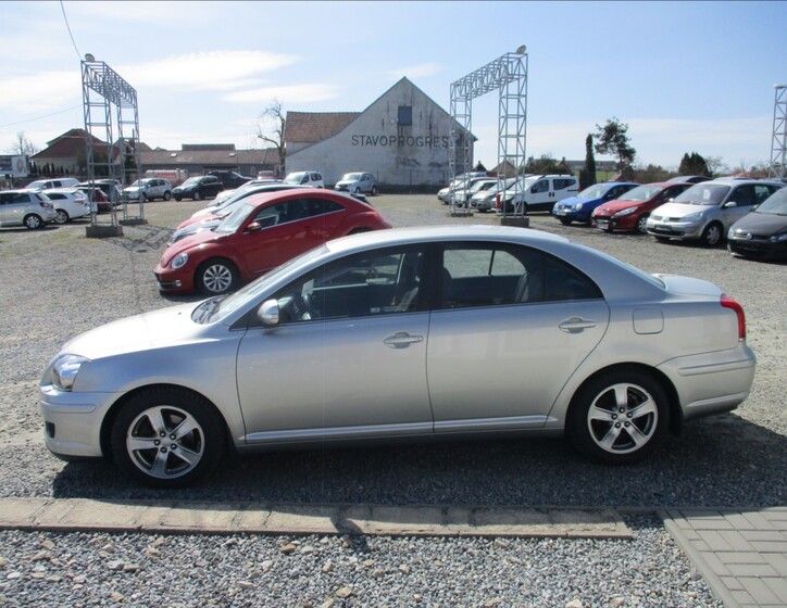 Toyota Avensis 4